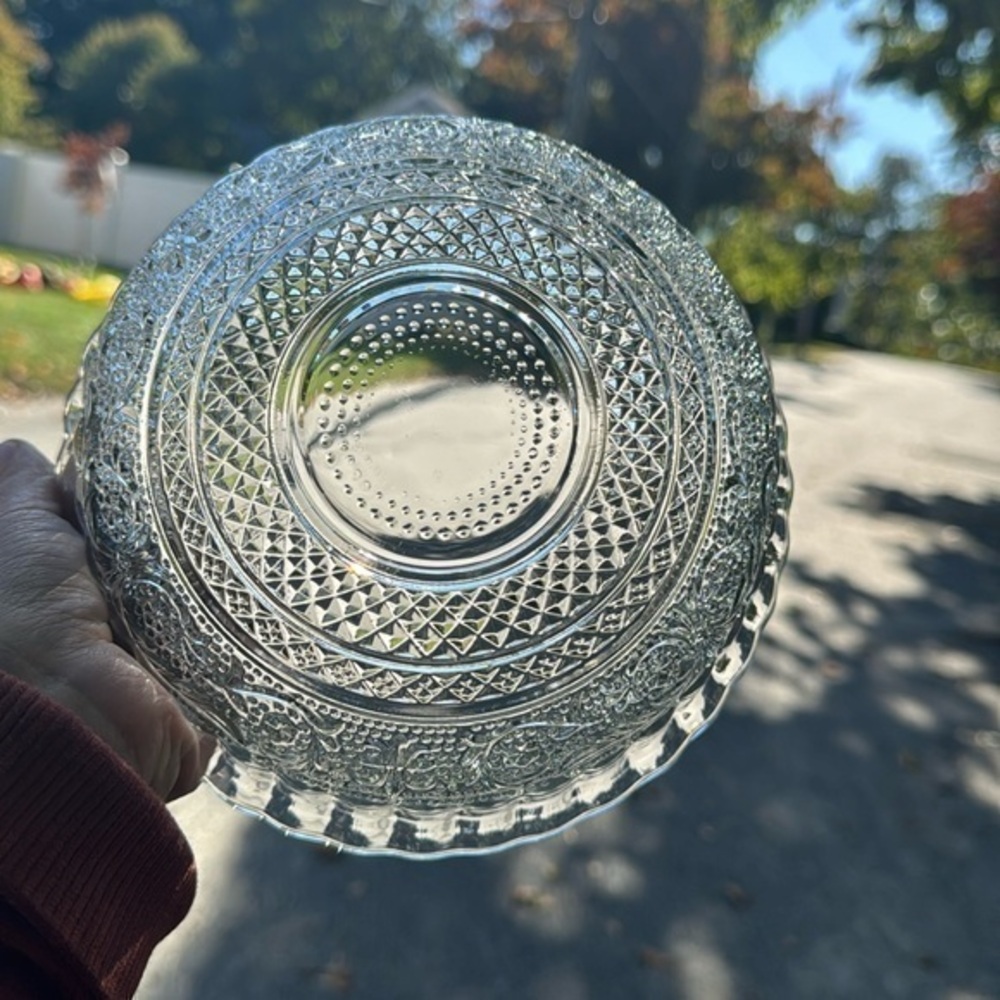 6pc Glass Bowl Set Scallop Edge 7.5" Across Top/3 " Tall beautiful detail